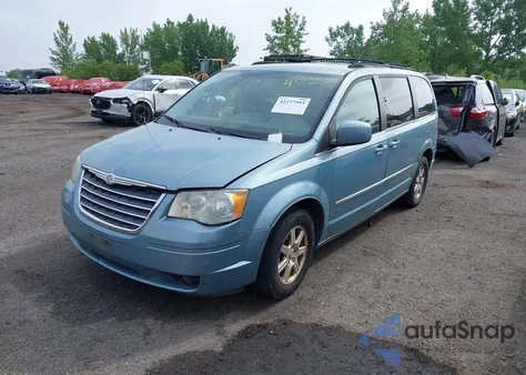 2009 Chrysler Town & Country Touring z USA, uszkodzony, nr VIN 2A8HR54189R607171